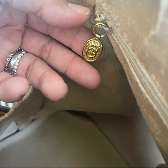 Gucci Supreme GG Handbag - Picture 13 of 17
